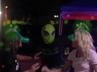Elite College Girls Fucked by Alien outside Area 51 - AmateurBoxxx